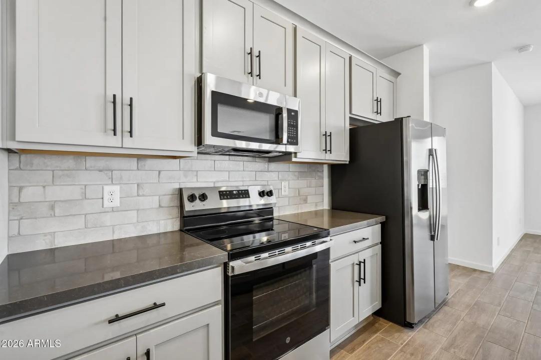Real Estate Picture 9