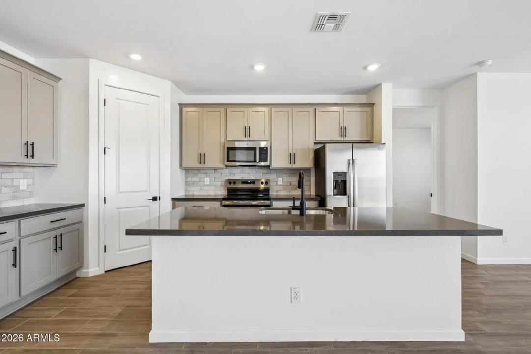 Real Estate Picture 11