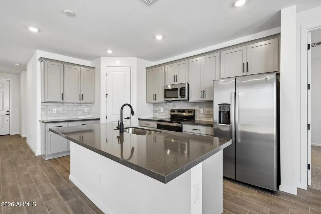 Real Estate Picture 12
