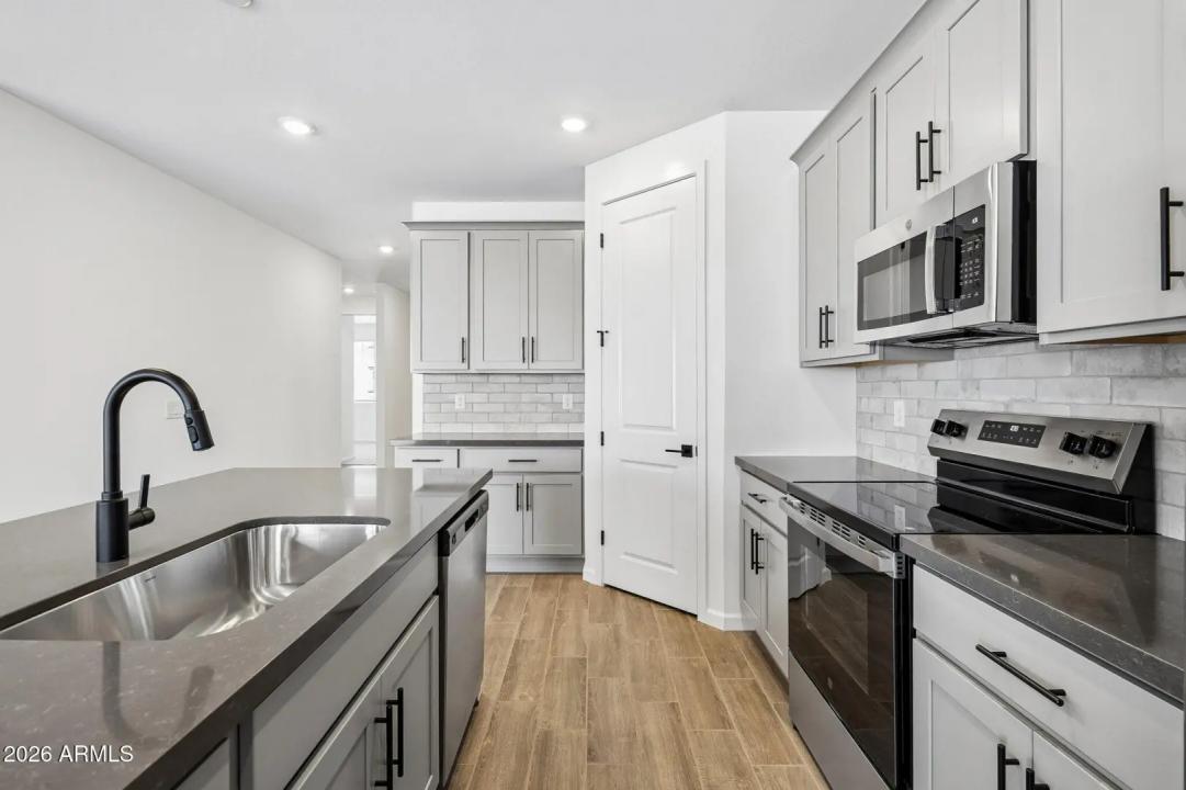 Real Estate Picture 13