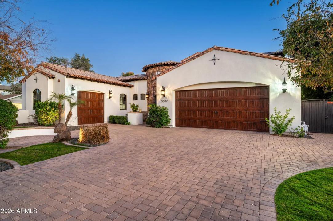 5807 E ORANGE BLOSSOM Lane Phoenix AZ 85018