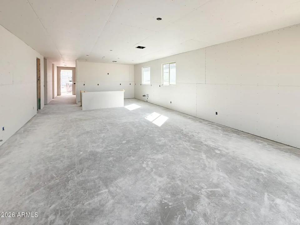 Real Estate Picture 4