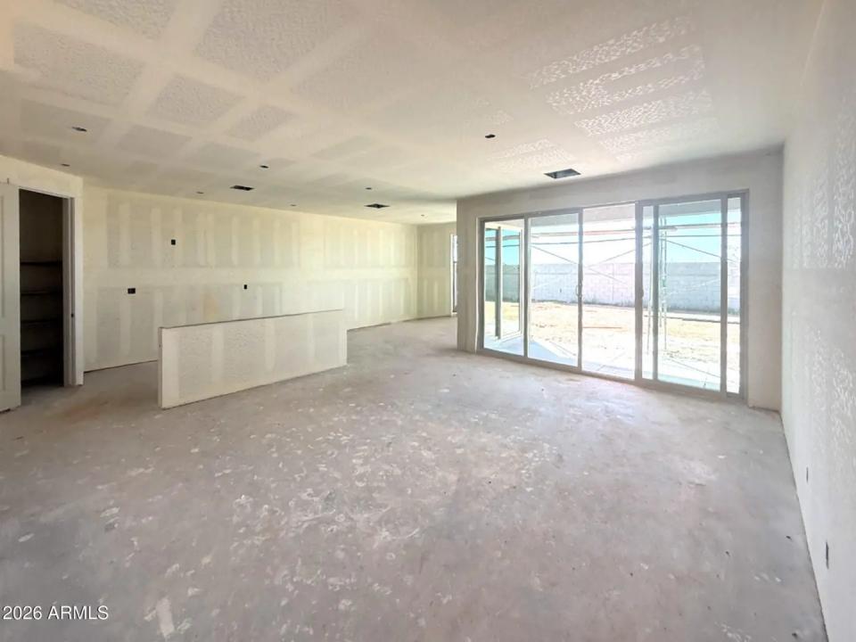 Real Estate Picture 3