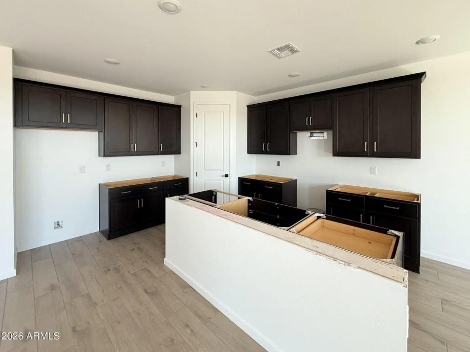 Real Estate Picture 4