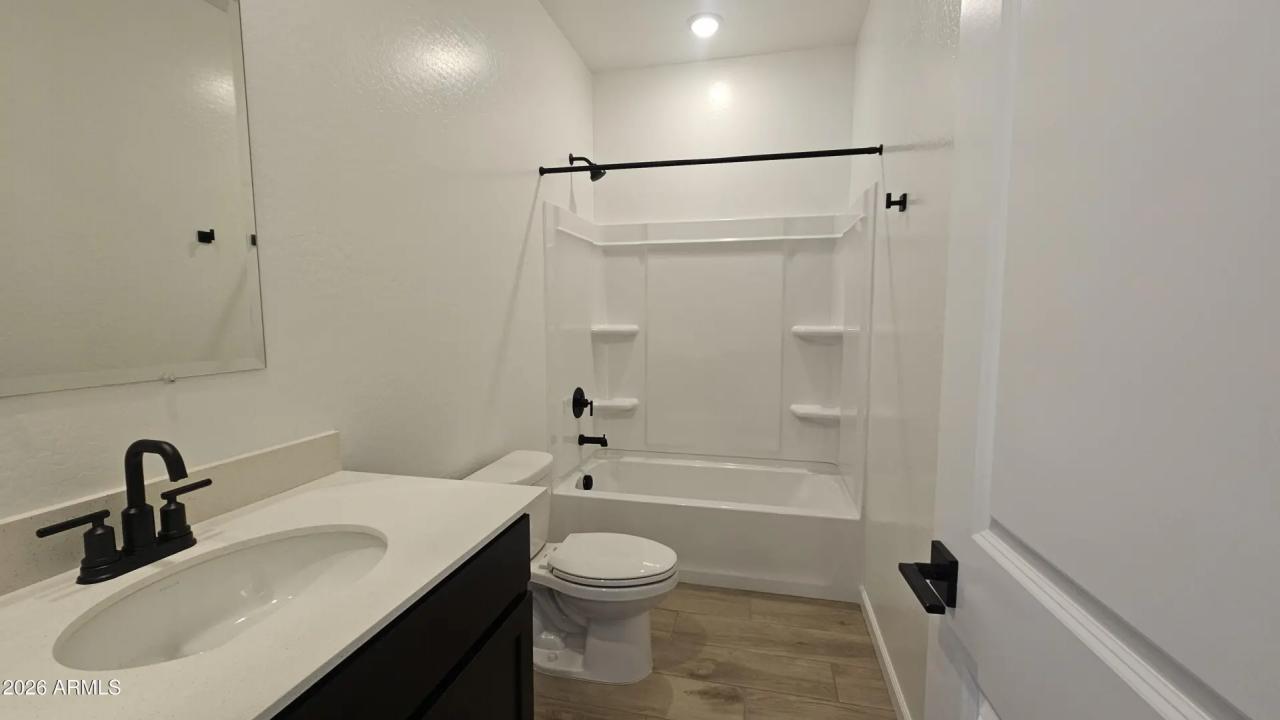 Real Estate Picture 6