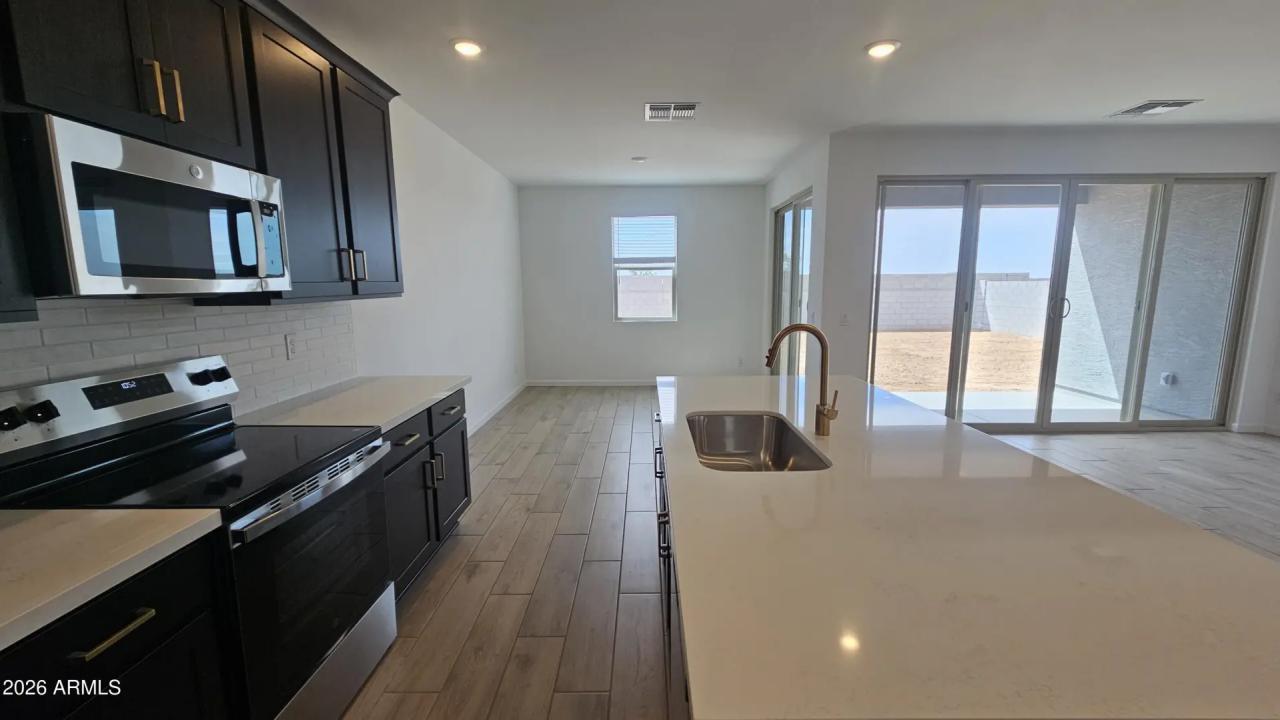 Real Estate Picture 14