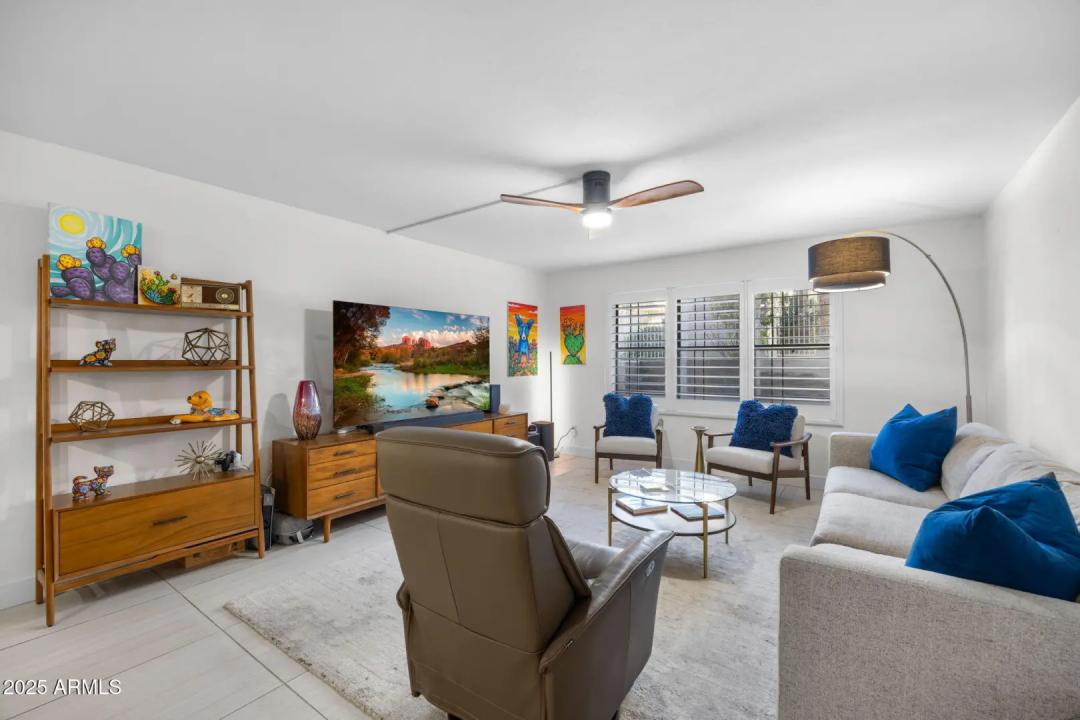 Real Estate Picture 12