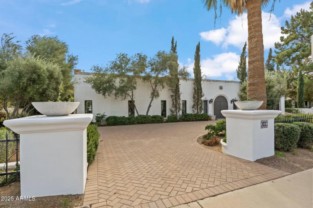 Real Estate Picture 3