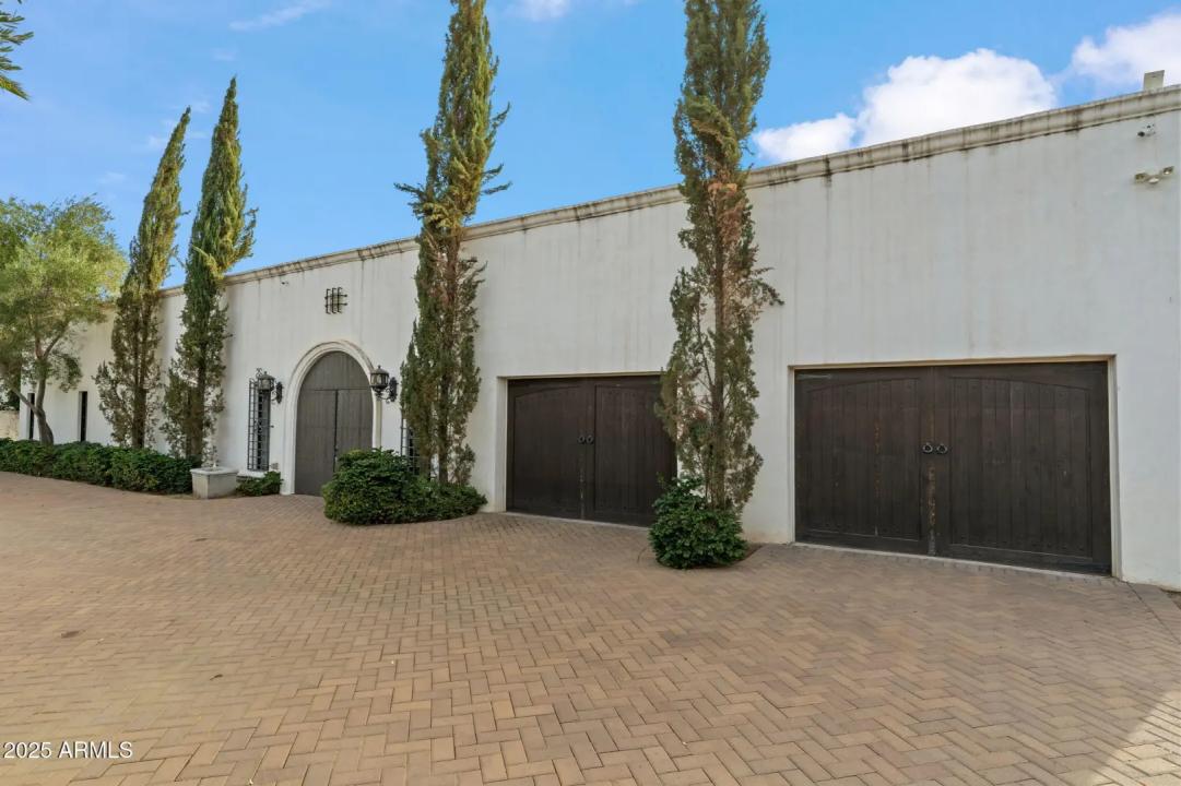 Real Estate Picture 4