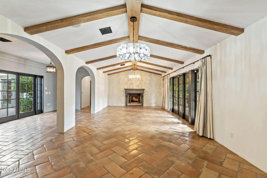 Real Estate Picture 7