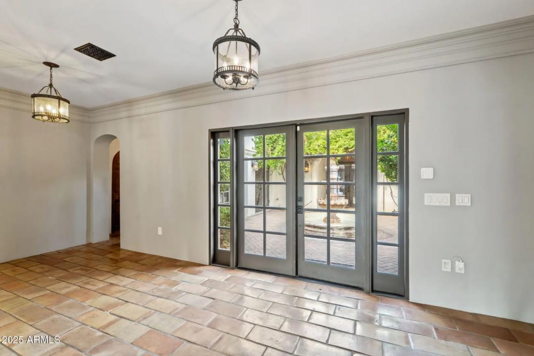 Real Estate Picture 11