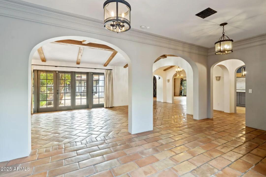 Real Estate Picture 12