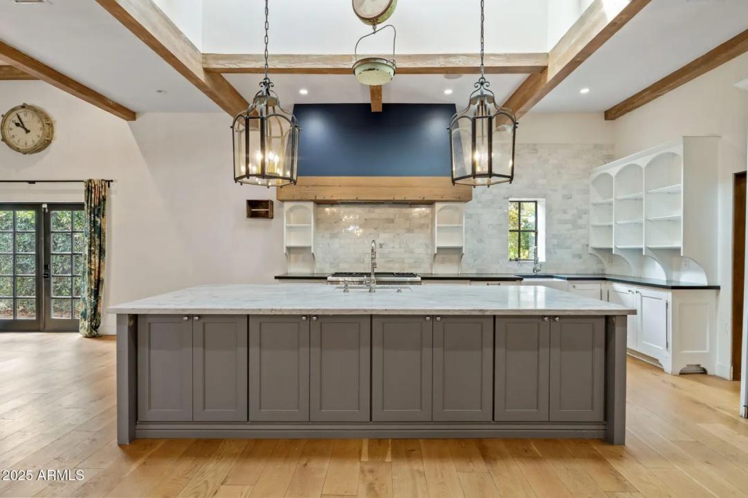 Real Estate Picture 17