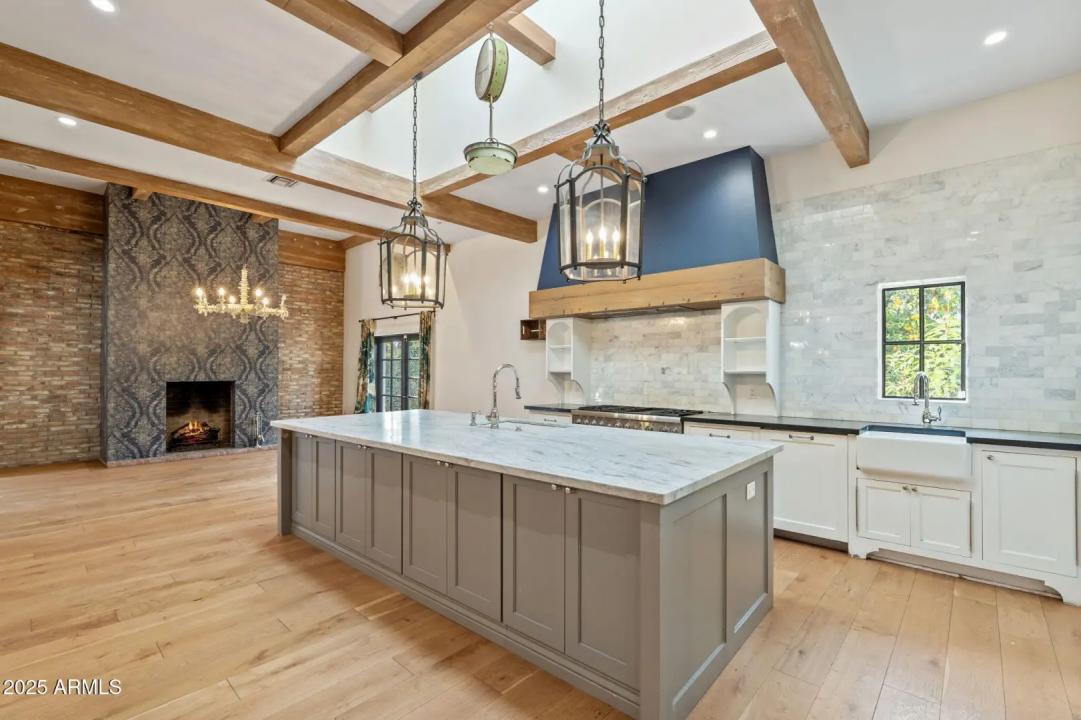 Real Estate Picture 16