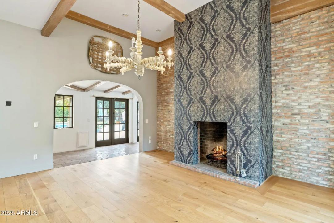 Real Estate Picture 14