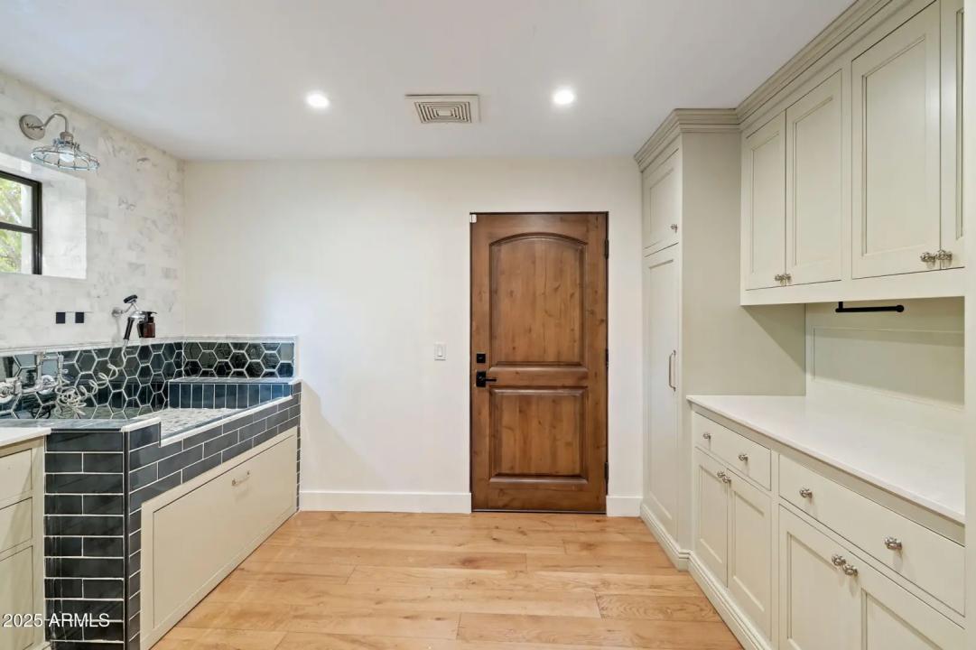 Real Estate Picture 25