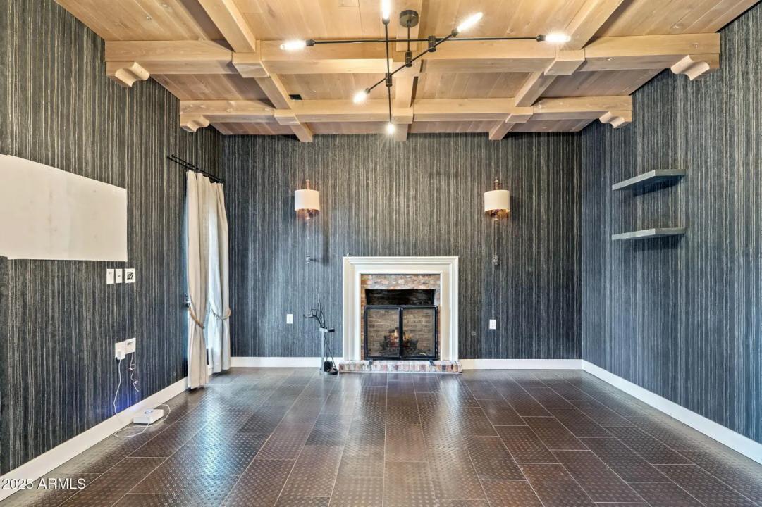 Real Estate Picture 32