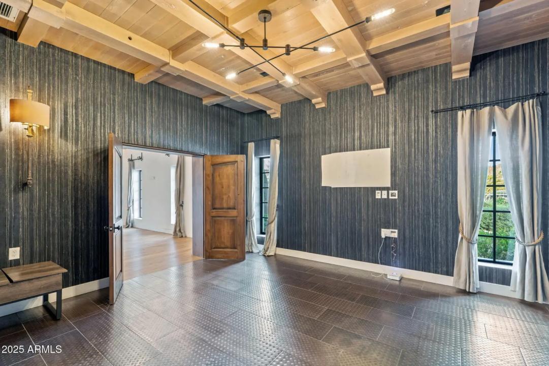 Real Estate Picture 33