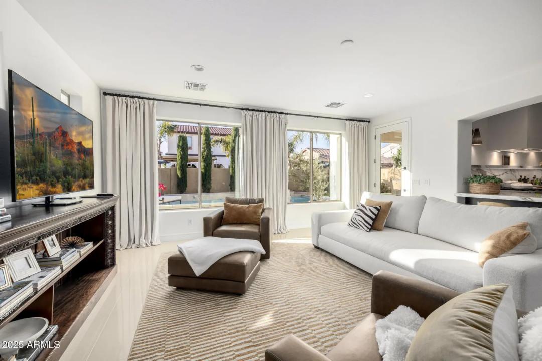 Real Estate Picture 11