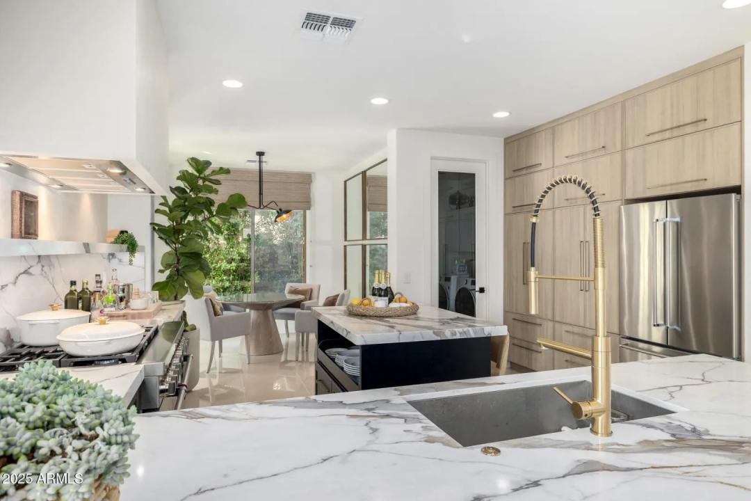 Real Estate Picture 12