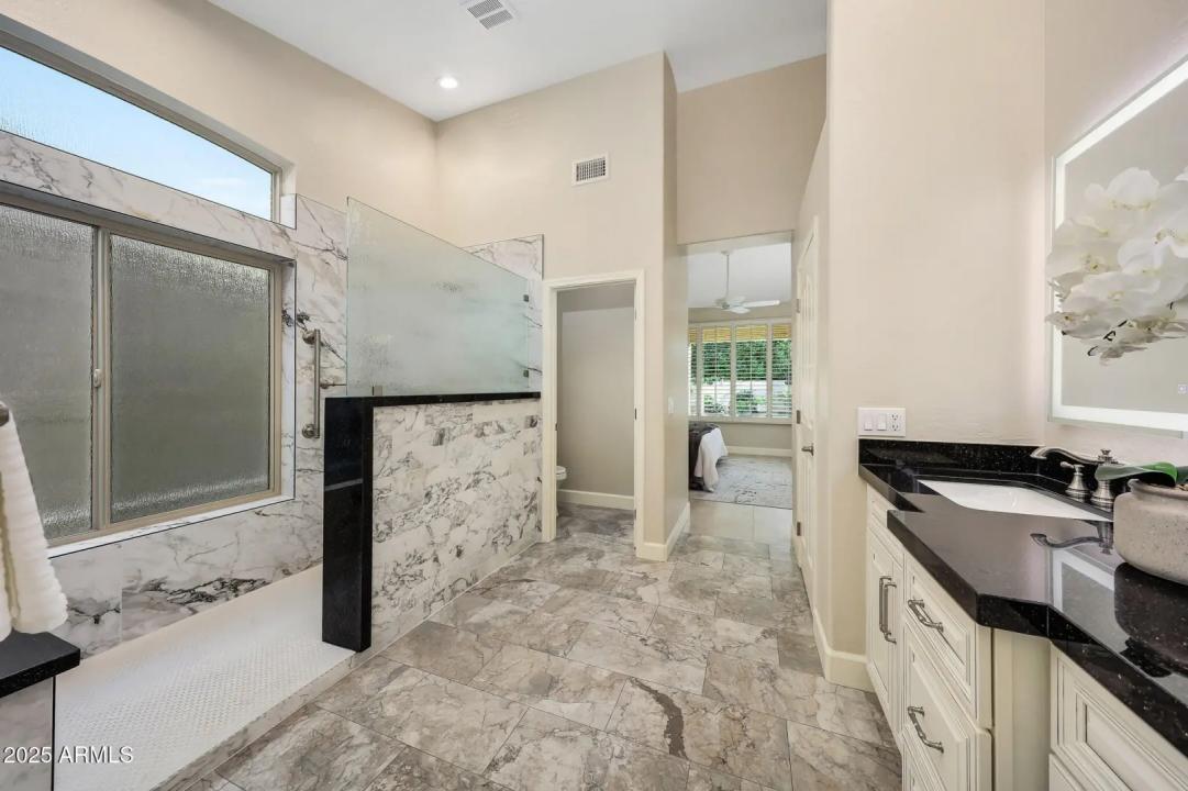 Real Estate Picture 4