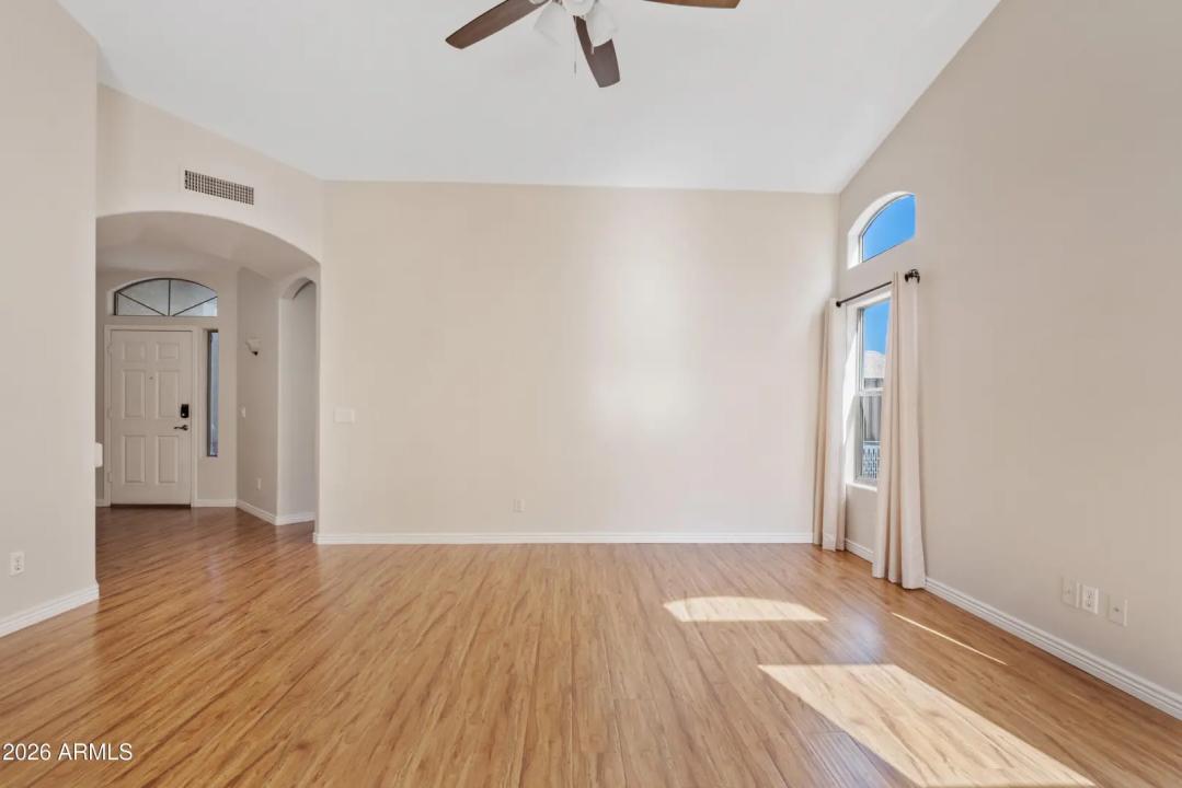 Real Estate Picture 5