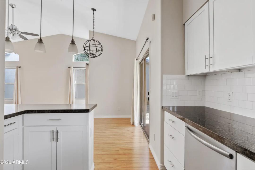 Real Estate Picture 8