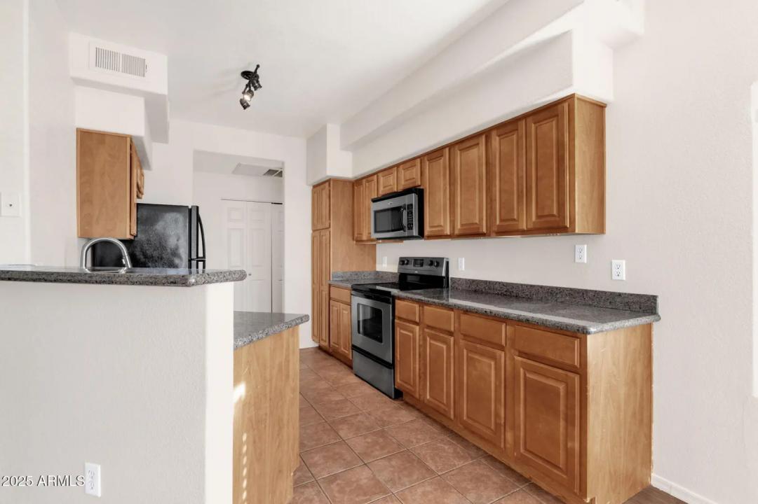 Real Estate Picture 7