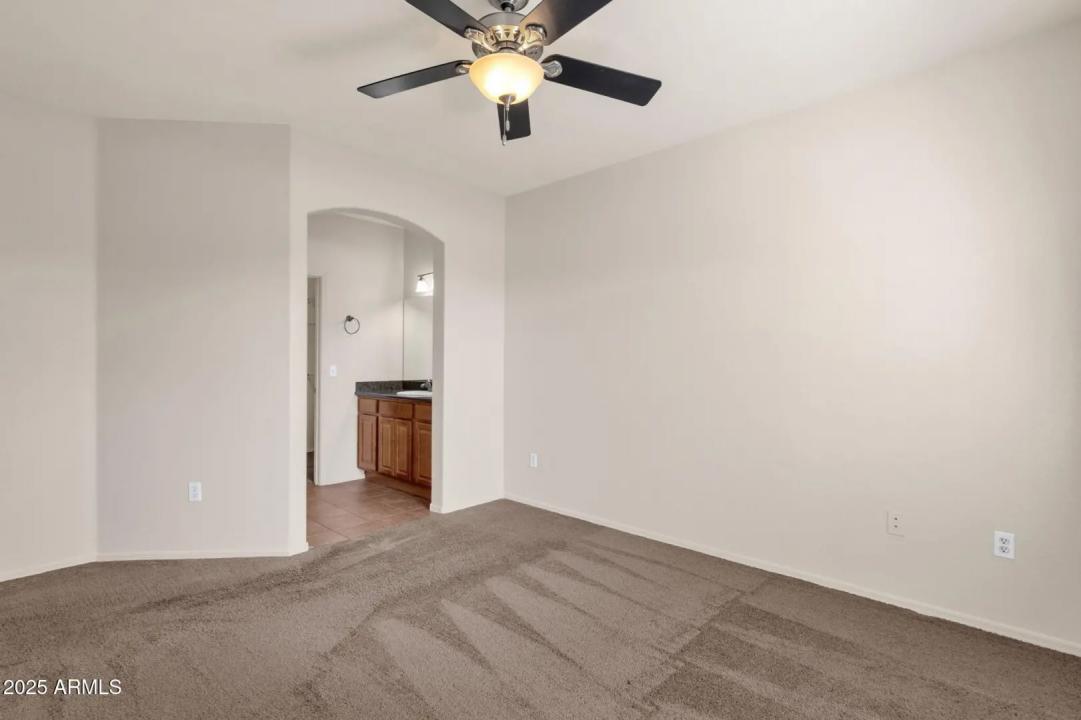 Real Estate Picture 14