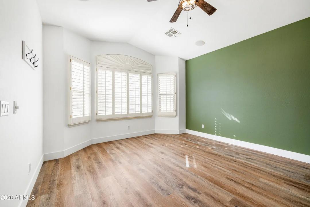 Real Estate Picture 6