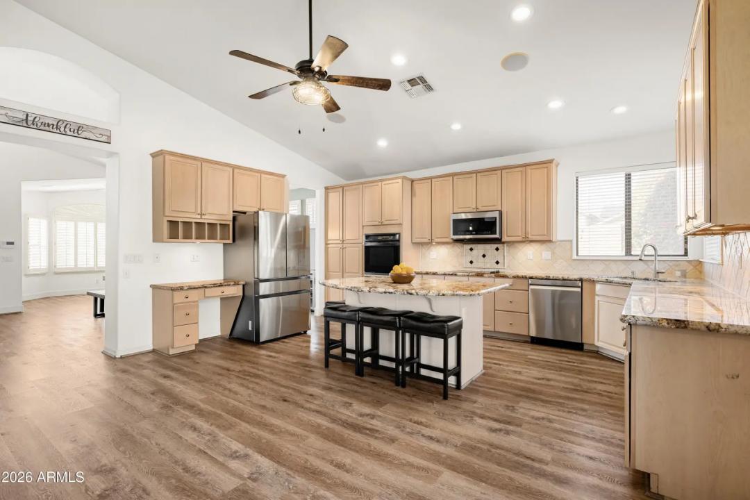 Real Estate Picture 7