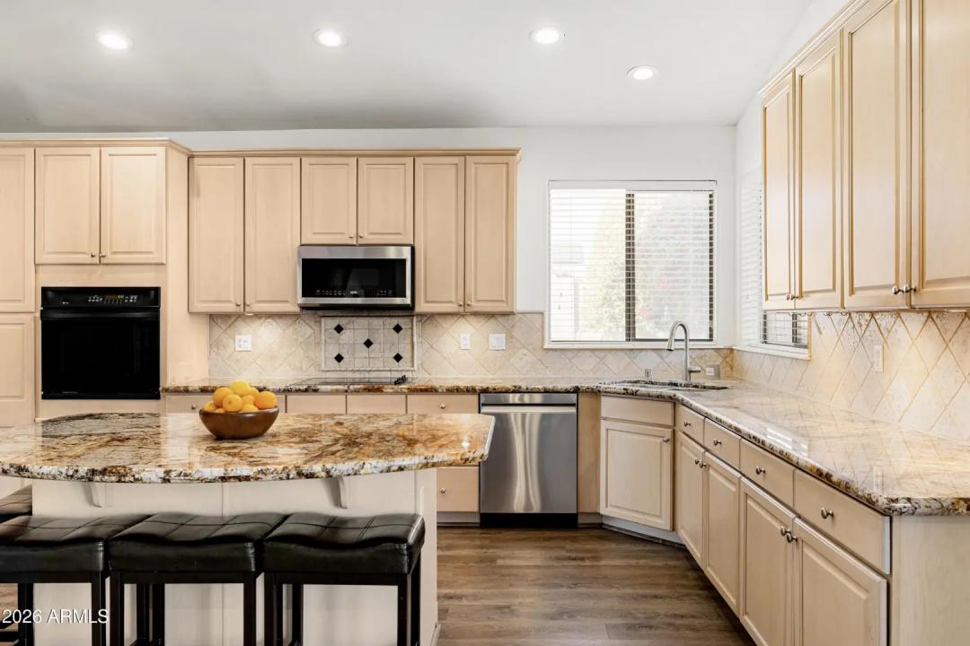 Real Estate Picture 8