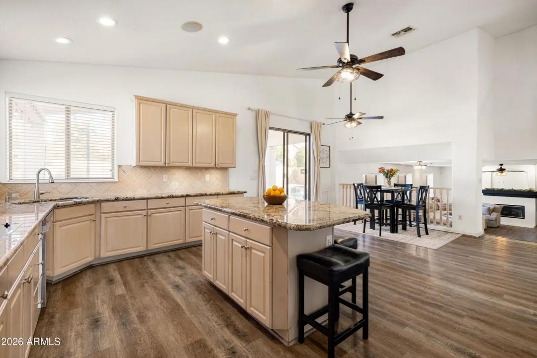 Real Estate Picture 12