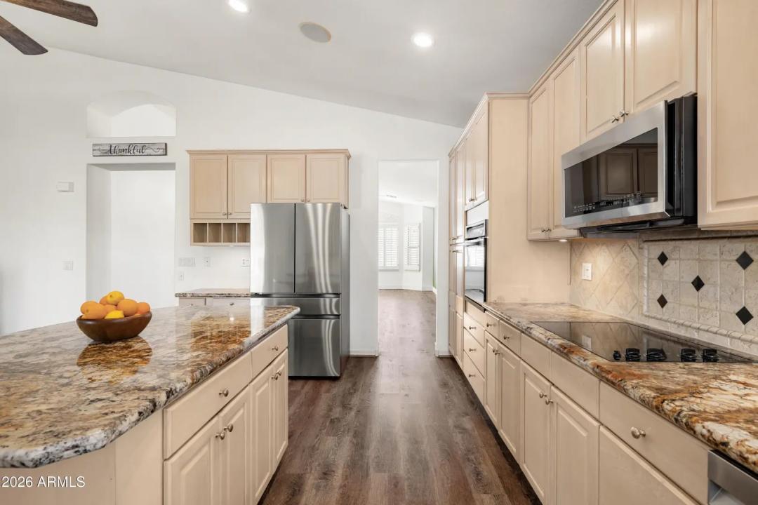 Real Estate Picture 14