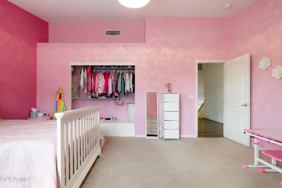 Real Estate Picture 24