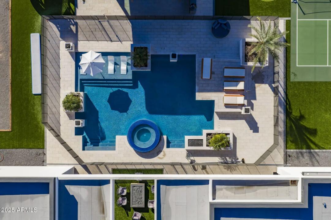 Real Estate Picture 14