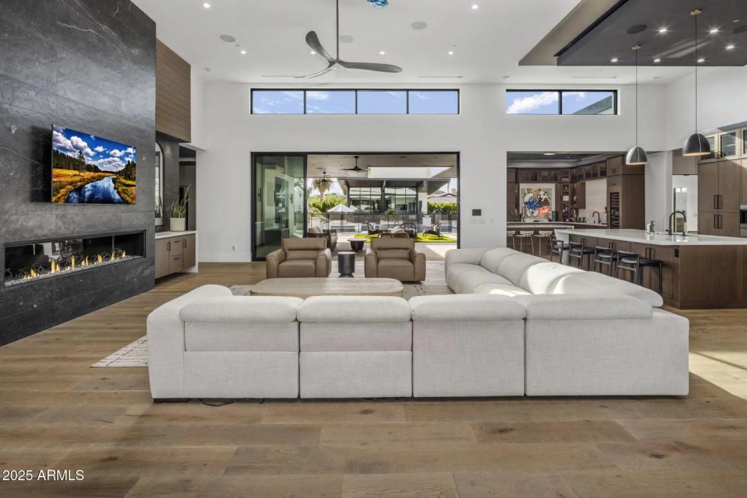 Real Estate Picture 4