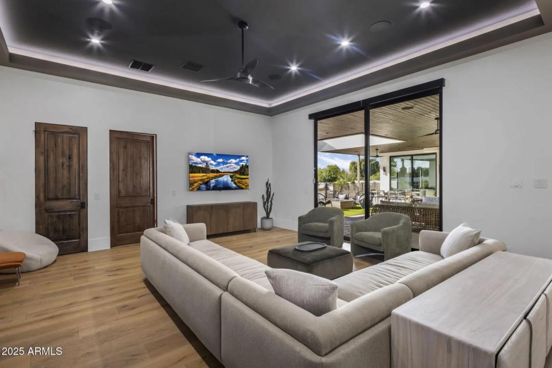 Real Estate Picture 12