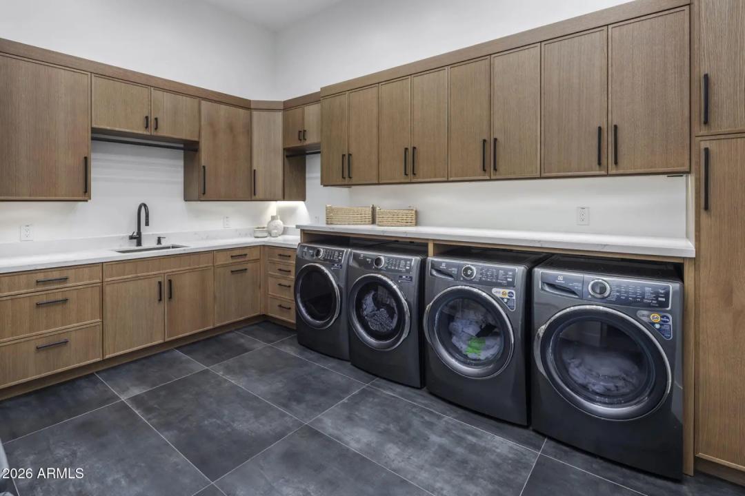 Real Estate Picture 12