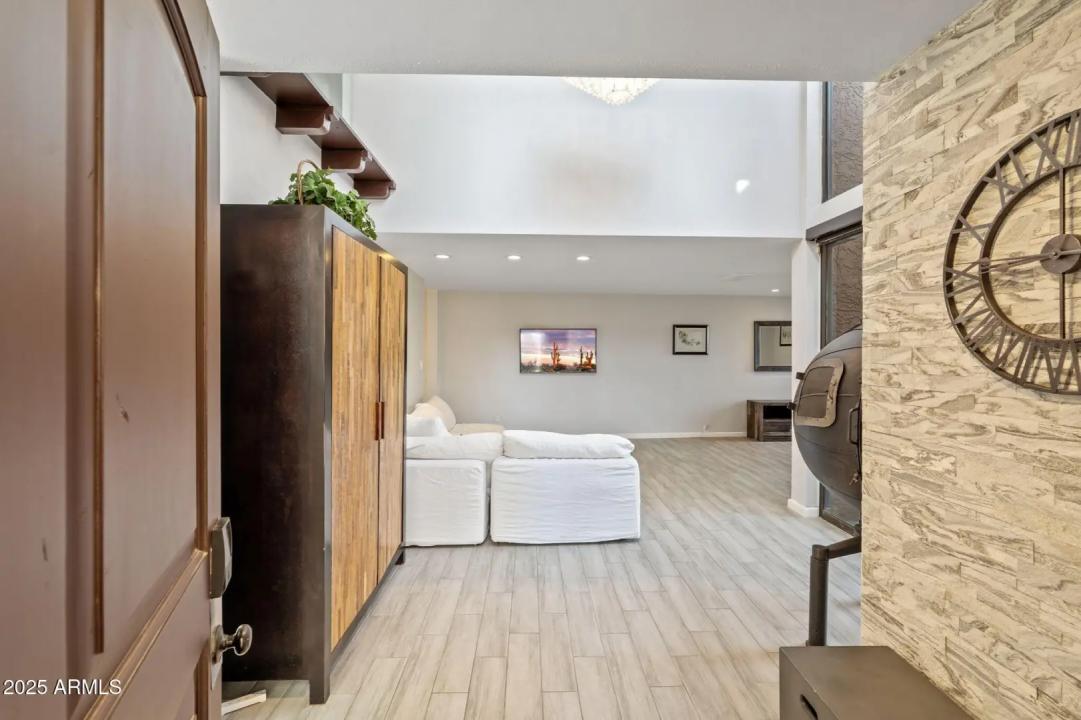 Real Estate Picture 4