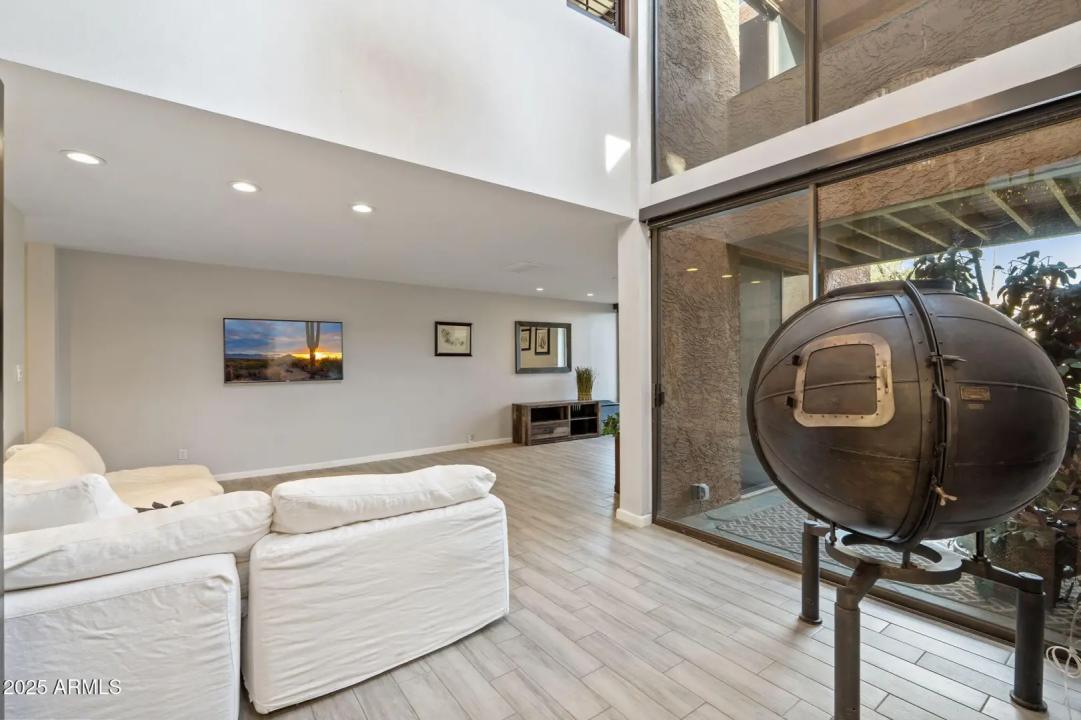 Real Estate Picture 8