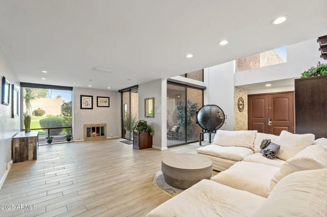 Real Estate Picture 12