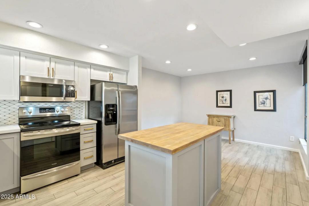 Real Estate Picture 20