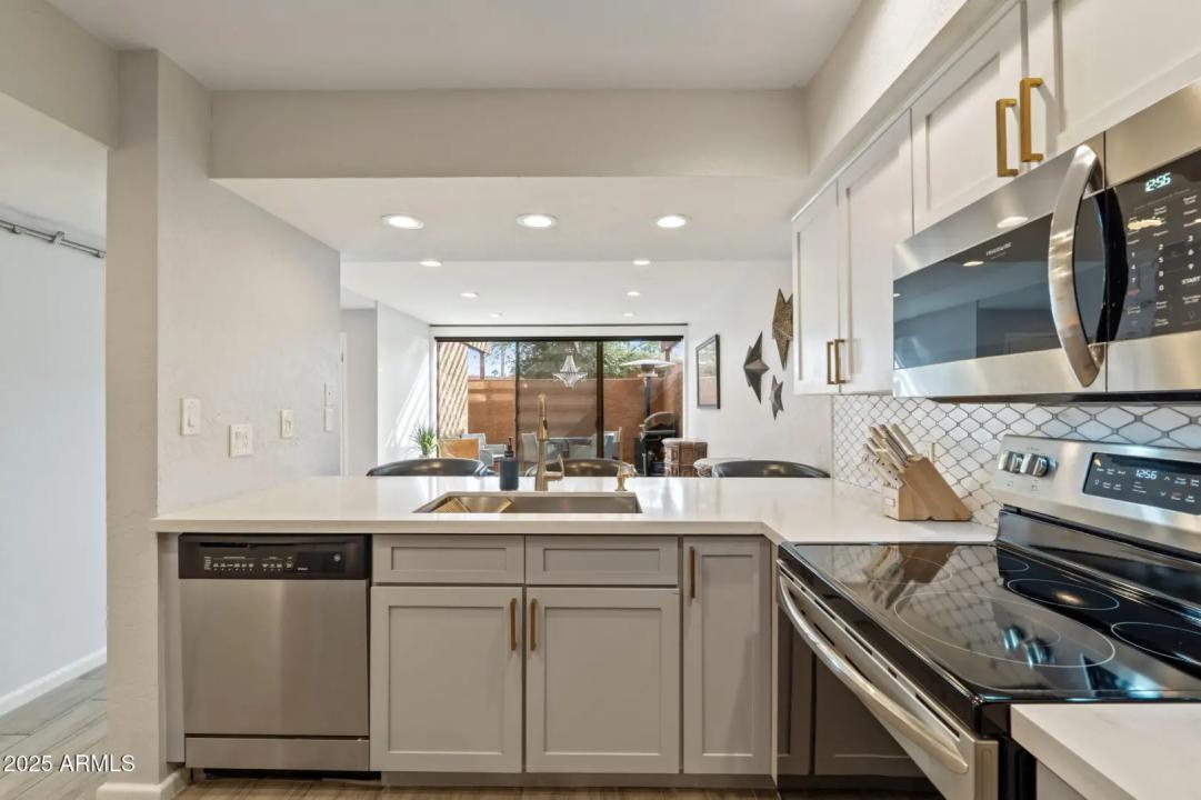 Real Estate Picture 22