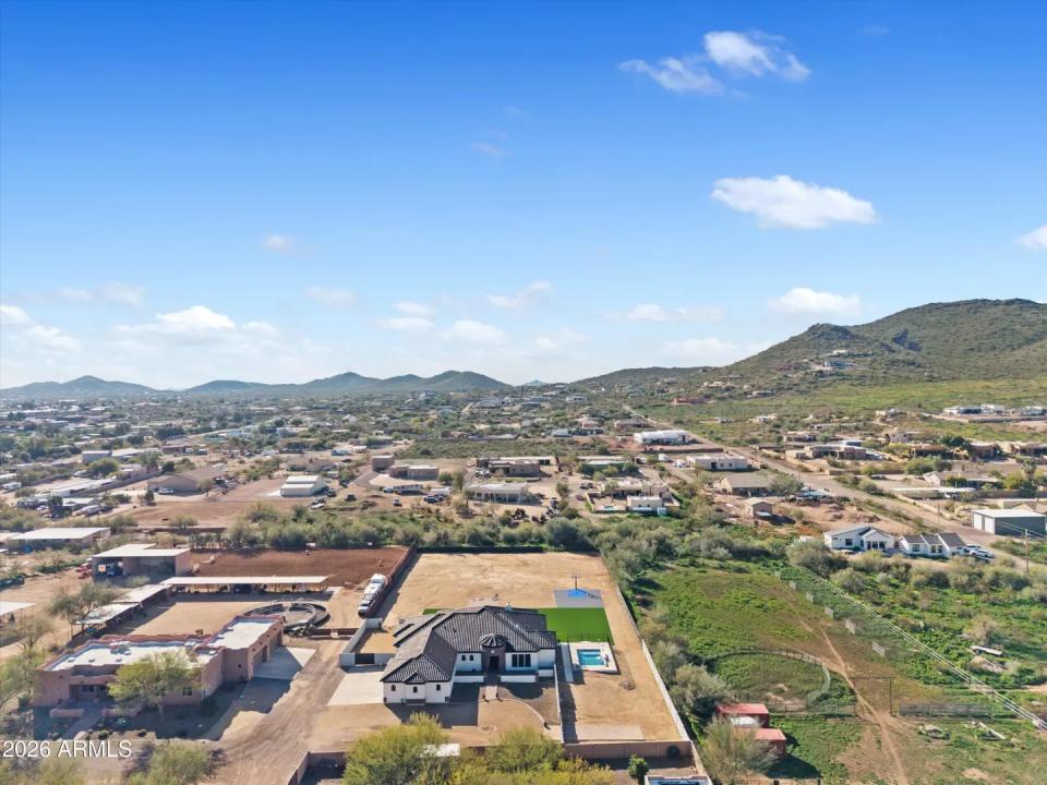 1617 W MADDOCK Road Phoenix AZ 85086