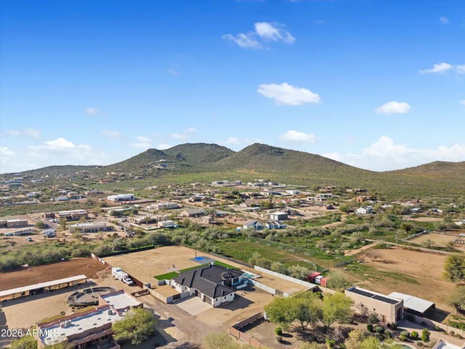 Real Estate Picture 50