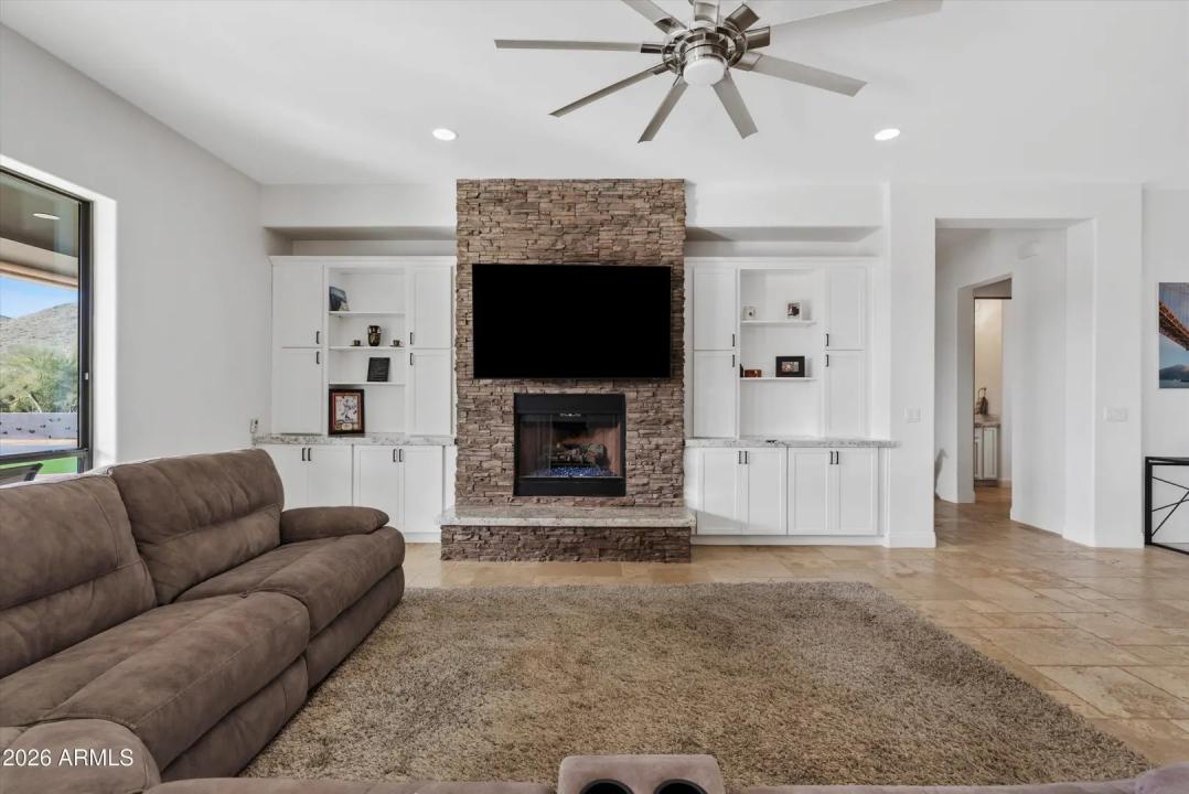 Real Estate Picture 9