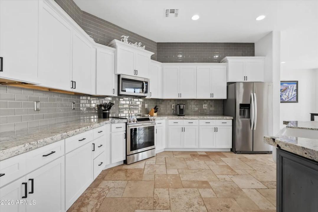 Real Estate Picture 12