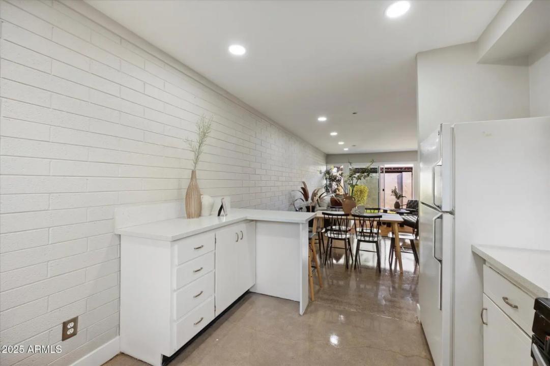 Real Estate Picture 5