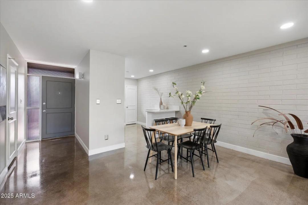 Real Estate Picture 8